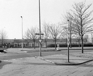 855453 Afbeelding van een fietsrichtingbord 'Doorgaand Wielrijdersverkeer' van de Koninklijke Nederlandse Toeristenbond ...